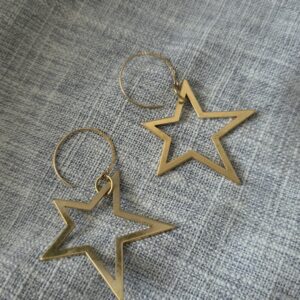 Star-shaped hoop earrings